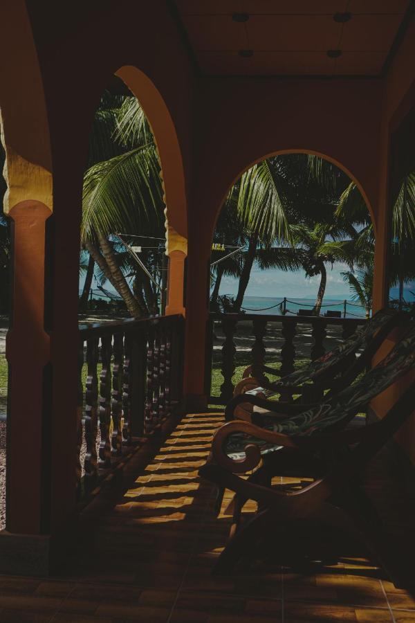 Anse Kerlan Beach Chalets エクステリア 写真