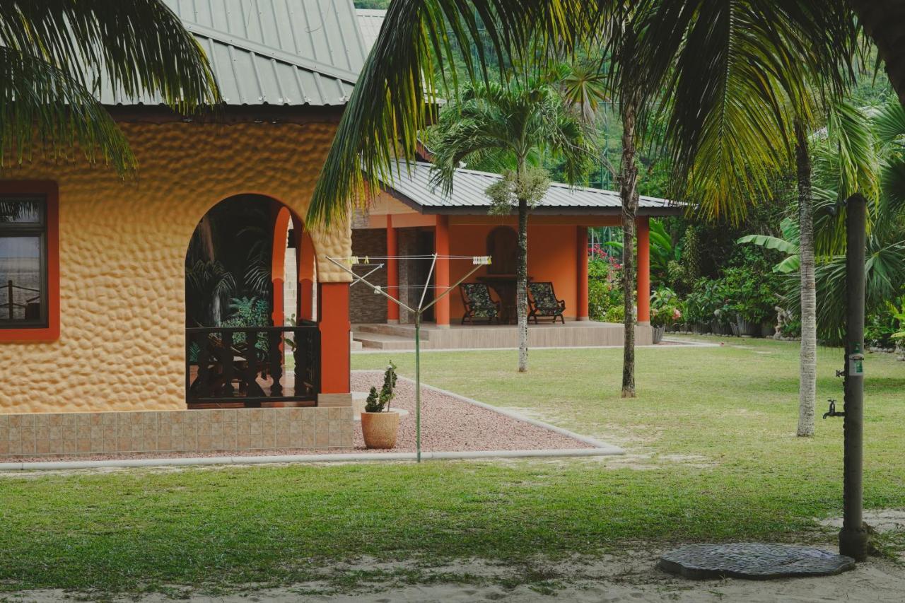 Anse Kerlan Beach Chalets エクステリア 写真