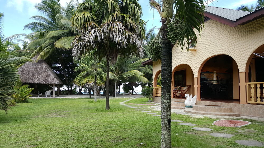 Anse Kerlan Beach Chalets エクステリア 写真